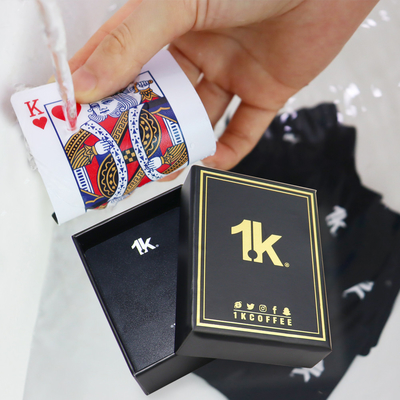 ซื้อ การ์ดเล่นพีวีซีที่กําหนดเอง การ์ดโป๊กเกอร์ทองคําเรียบเย็น ดํา สร้างสรรค์ ทนทาน online manufacture